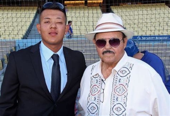 Carlos Urias Wiki – Biography, Age, Career, Wife, Kids, Net Worth, Family & Facts About Julio Urias Father