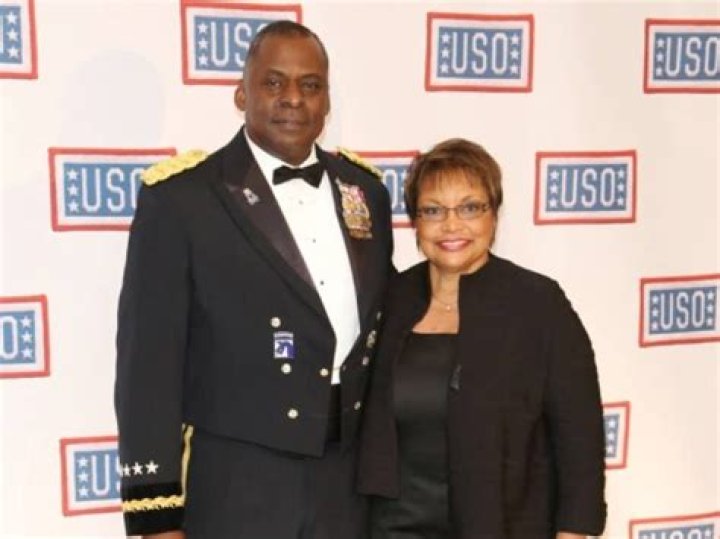 Dominique Columbus Age, Height, Wife, Net Worth, Wiki