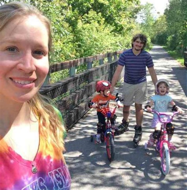 Dr. Emily Thomas Wiki/Bio, Net Worth, Ag Married, huHsband, Kids.