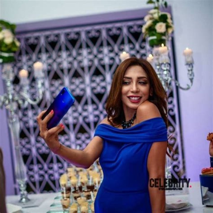 Farah El Kadhi Wiki, Biographie, Age, Taille, Mariage, Contact & Informations