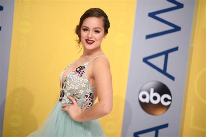 Hayley Orrantia Announces Strong, Sweet & Southern Tour for 2018 – Celeb Secrets Country