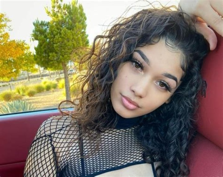Lexi2Legit (Lexi Loves You) Instagram model, Bio, Wiki, Age, Info, Details